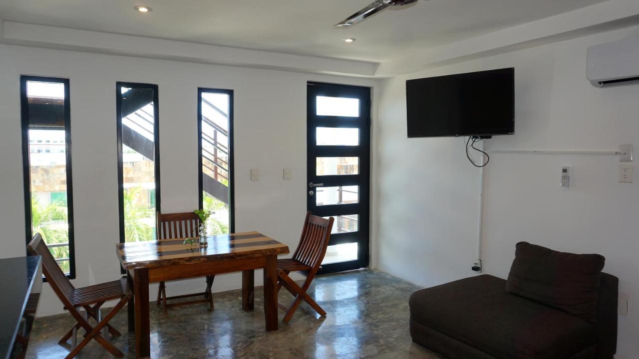 Casa Ticul Hotel Boutique - 5Th Ave (Adults Only) 普拉亚卡门 外观 照片 A living room with a television