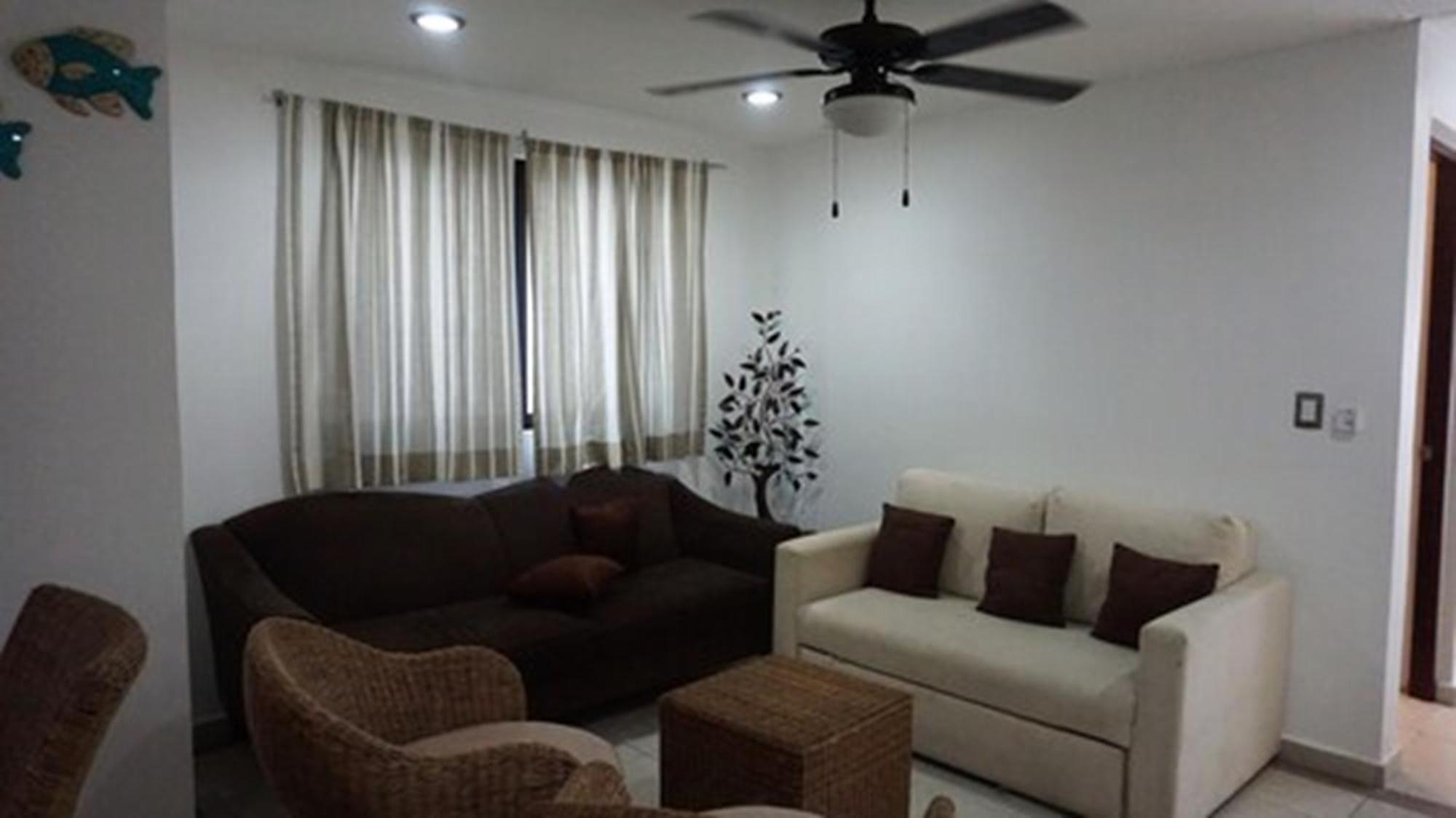 Casa Ticul Hotel Boutique - 5Th Ave (Adults Only) 普拉亚卡门 外观 照片 A living room with a ceiling fan